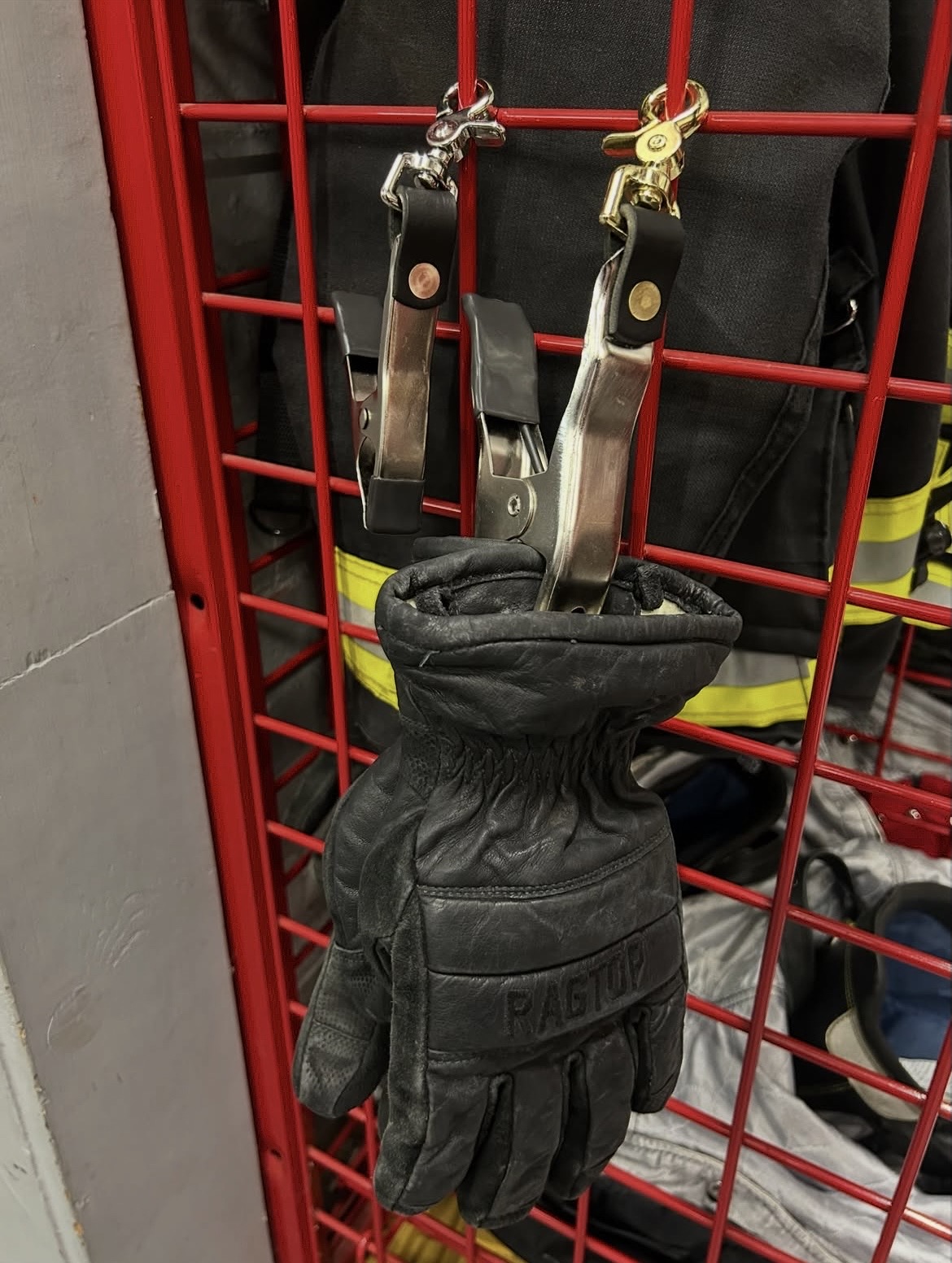Glove Clamp